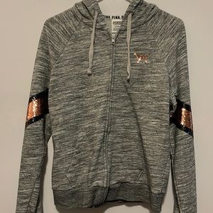 Size medium and it’s grey and it’s also Interchangeable sequence